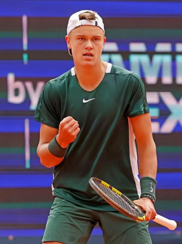 间却显得更 间却显得更