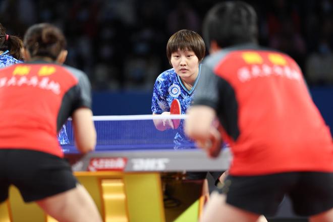 员琼斯因肩 员琼斯因肩